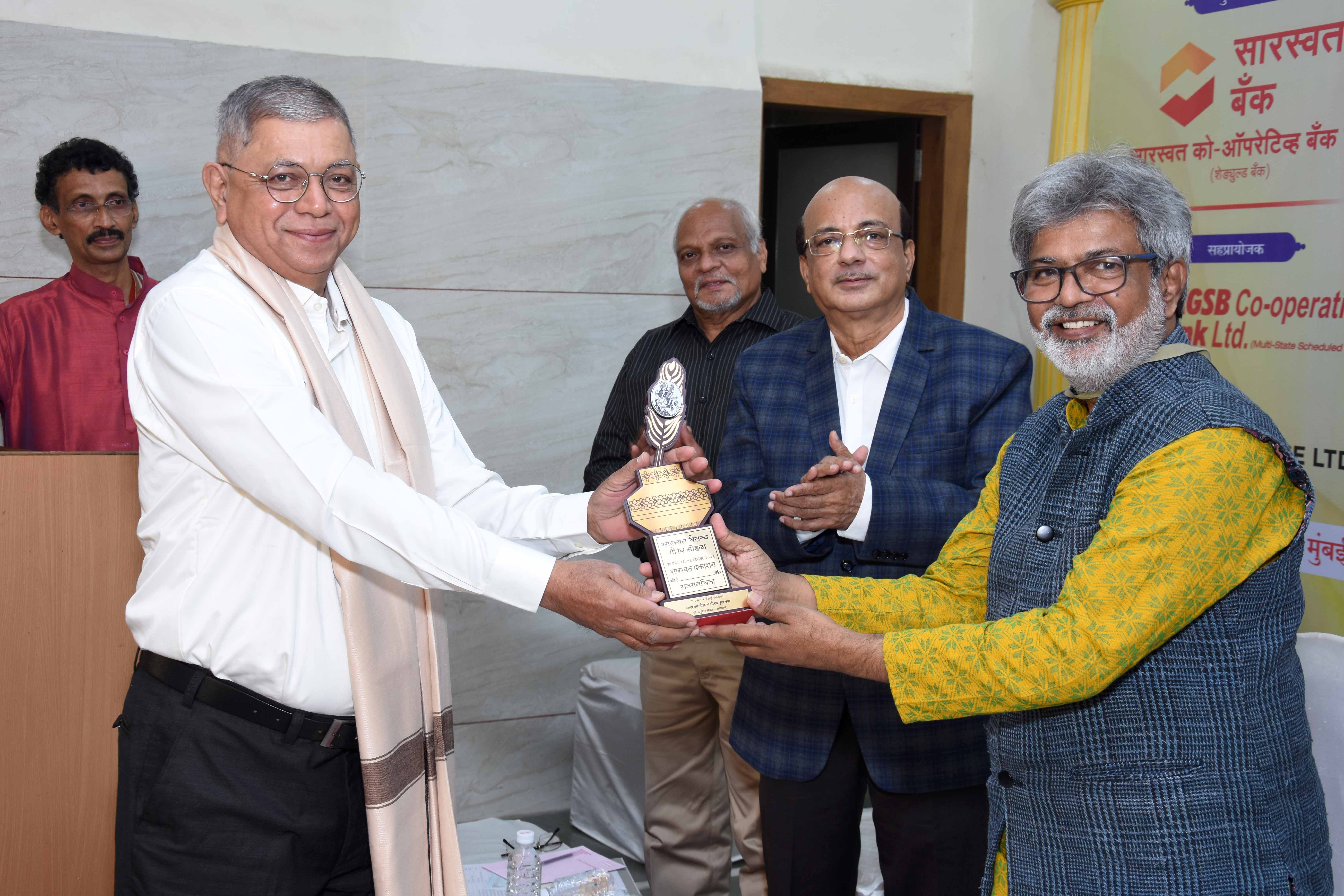 कै. एम. एन. देसाई स्मृती पुरस्कार - कलाकार - श्री. प्रफुल्ल सामंत